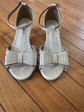 Girls' Cream T-Strap Dress Sandals with Sparkle Bow